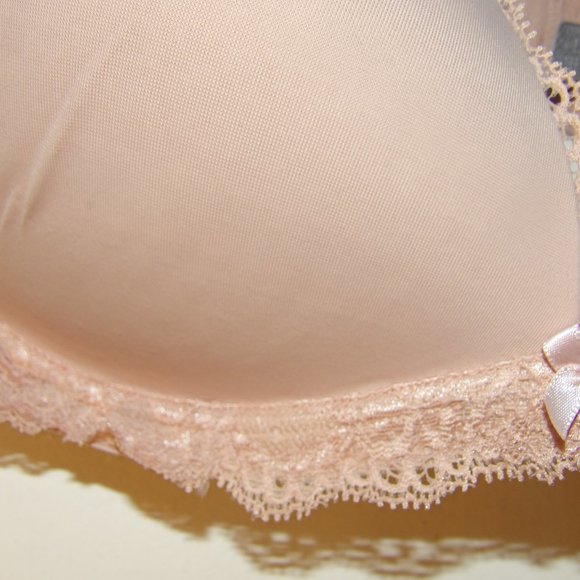 Victoria's Secret Lacy Padded Push Up Bra Sz 34D - Picture 2 of 4